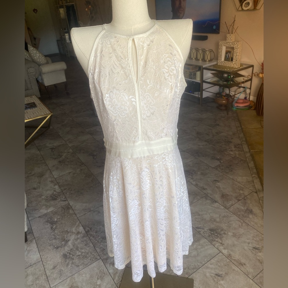KATE KASIN SIZE M White Floral Pattern Lace Halter Style